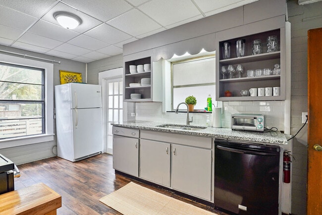 Building Photo - 1402 17th St S