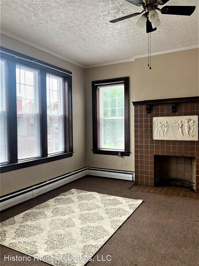 Building Photo - 215 11th St