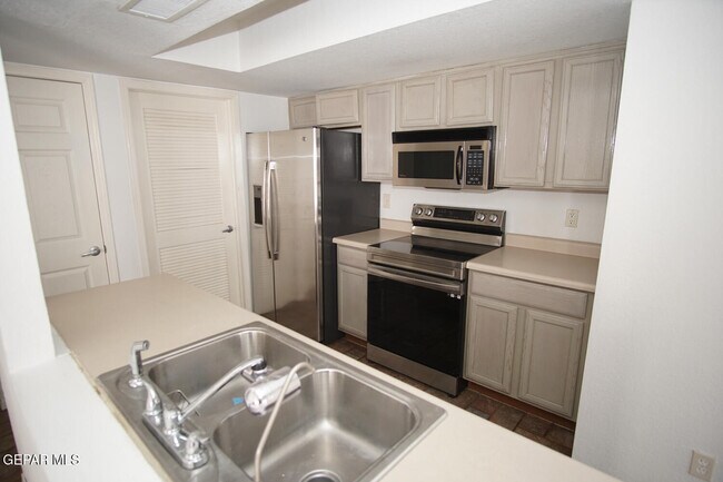 Building Photo - 6040 Los Siglos Dr