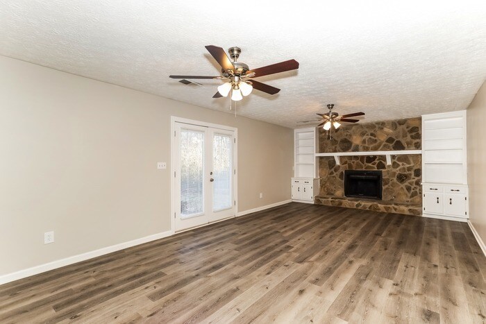 Building Photo - 185 Summertown Dr