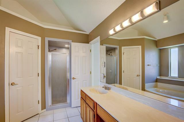 Building Photo - 7909 Tree Leaf Ln