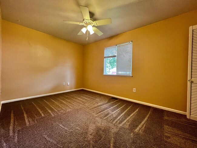 Building Photo - Charming 3-Bed/2-Bath Home in Loveland!