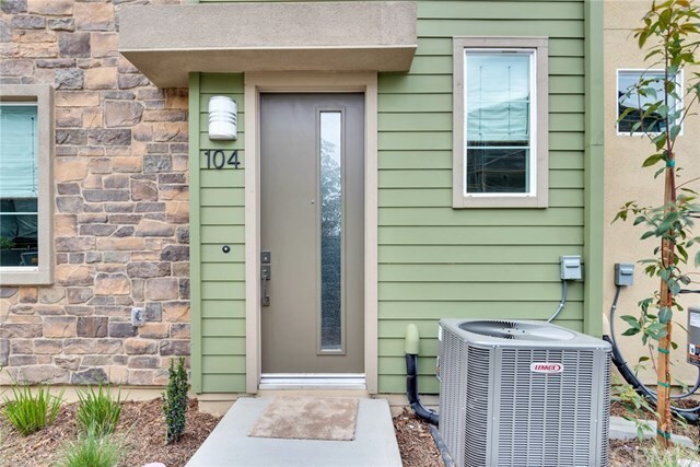Building Photo - 677 Savi Dr
