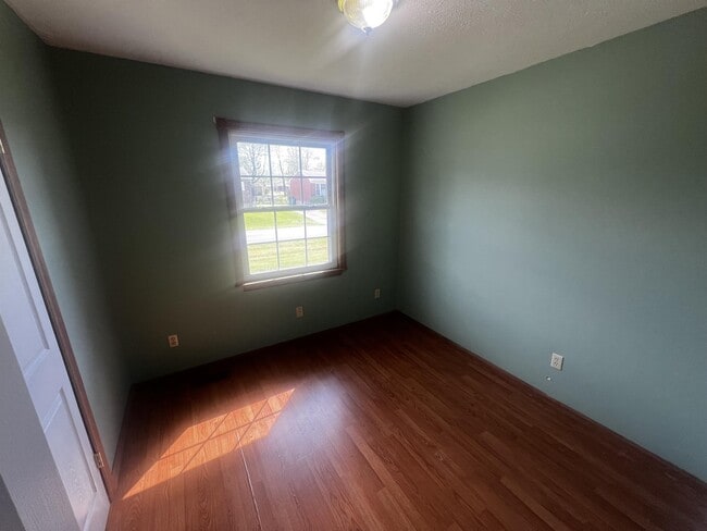 Building Photo - 230 S Circlecrest Dr