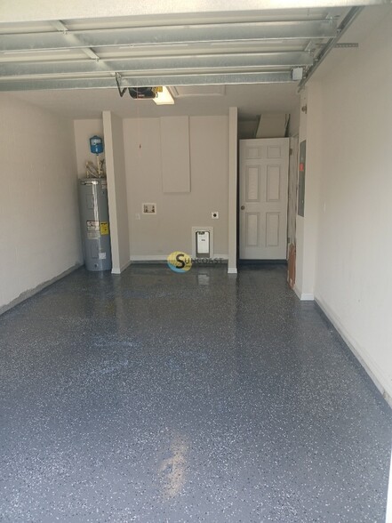 Building Photo - 8 Wellwood Ln