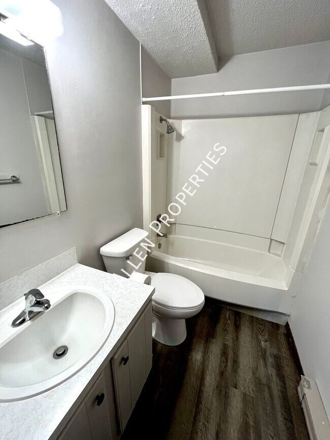 Building Photo - 112 Gold Strike Dr