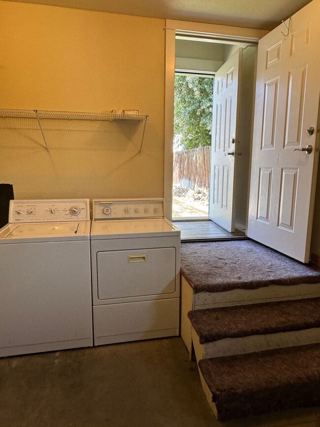 Building Photo - 437 NE Irving Ave