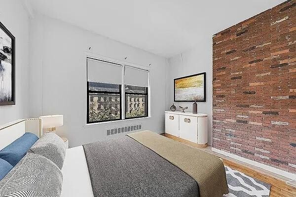 Building Photo - 215 W 101st St