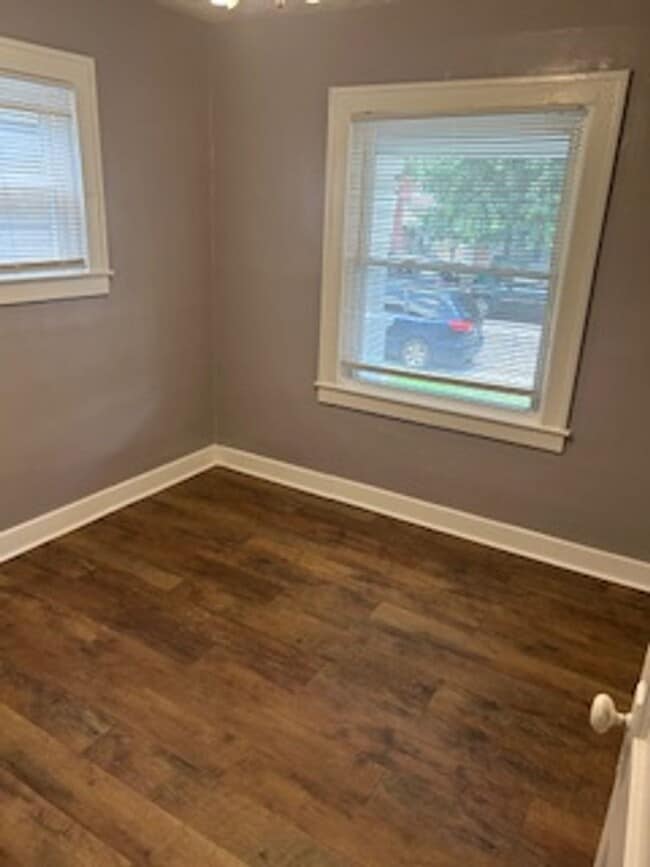 Building Photo - 2 Bedroom 1 Bathroom Home Available Now