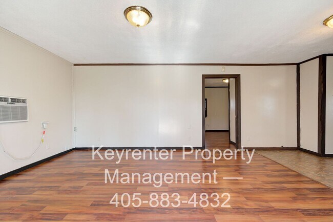 Building Photo - 3607 SW 12th St
