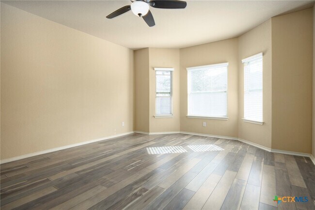 Building Photo - 433 Stonebrook Dr