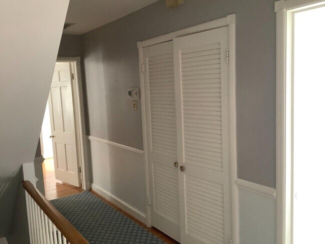 Building Photo - 5944 Searl Terrace