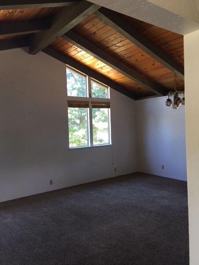 Building Photo - Downtown home with loft and exposed beam ceilings.