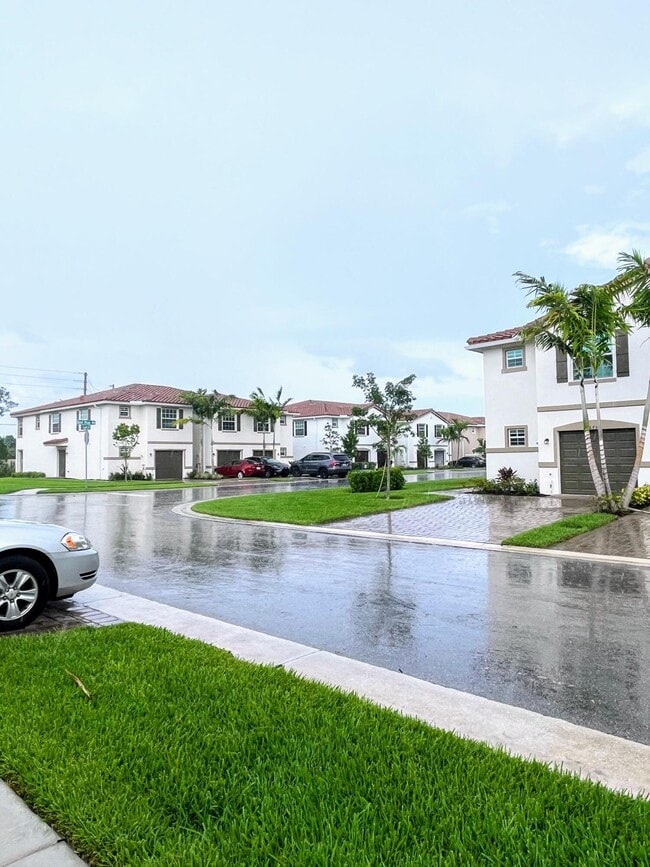 Building Photo - 6745 Broadwater Ln