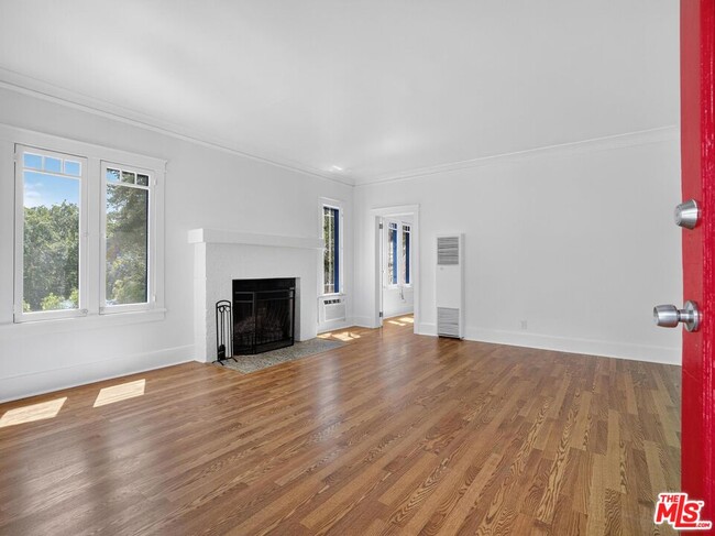 Building Photo - 2565 Glen Green St