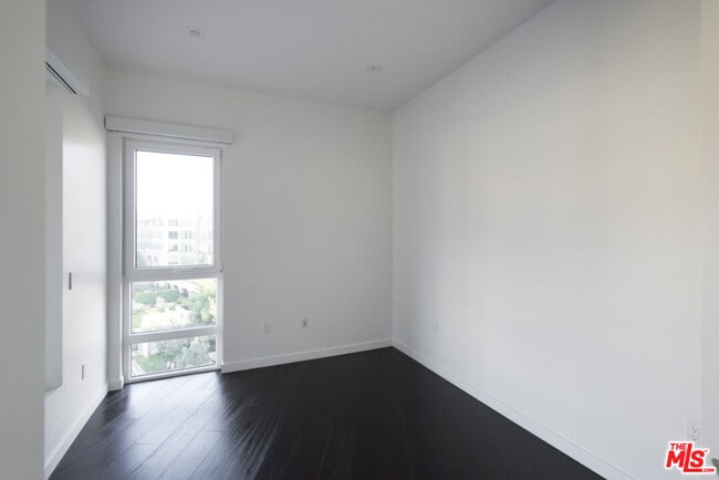 Building Photo - 3425 W Olive Ave