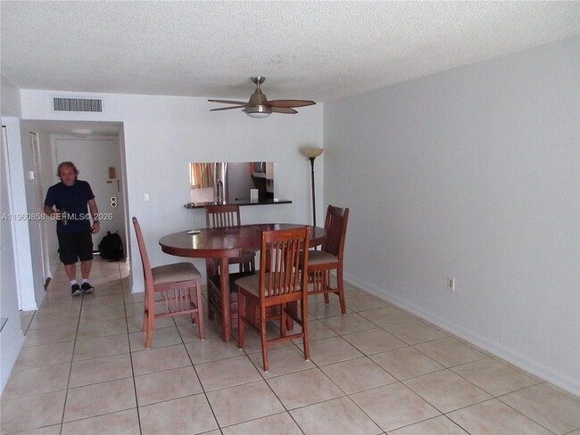 Building Photo - 10835 SW 112th Ave