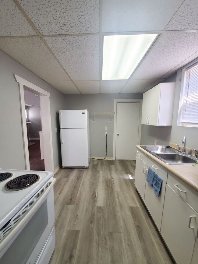 Building Photo - 2 BEDROOM SINGLE FAMILY HOME
