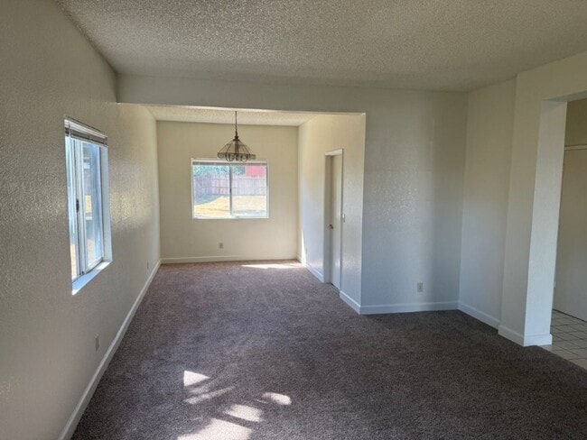 Building Photo - Browns Valley 3 Bedroom 2.5 Bath 2 Story w...