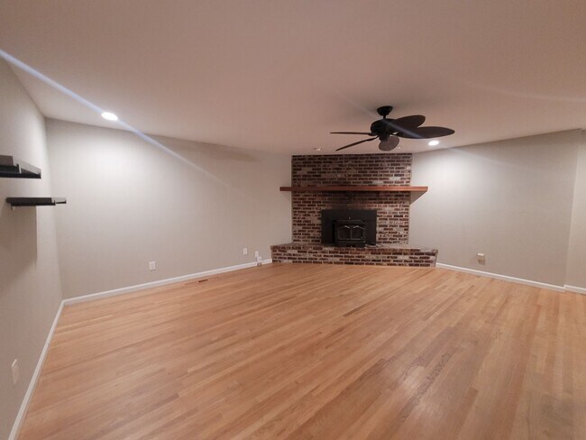 Building Photo - Spacious Carmichael home in Winding Wy / G...