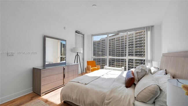 Building Photo - 1750 N Bayshore Dr