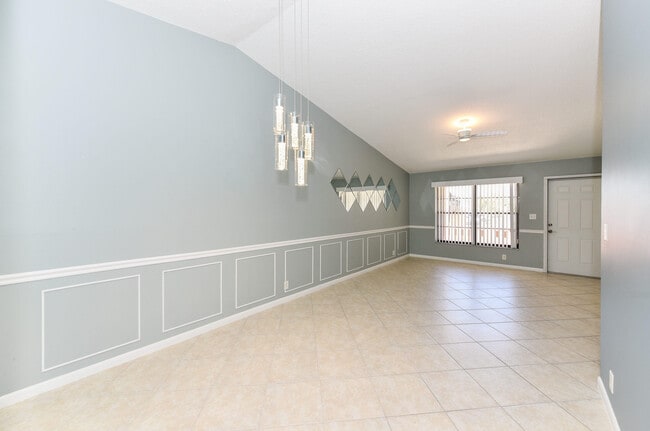 Building Photo - 7914 SE Villa Cir