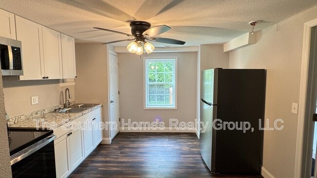 Building Photo - 2315 Clearwater Rd