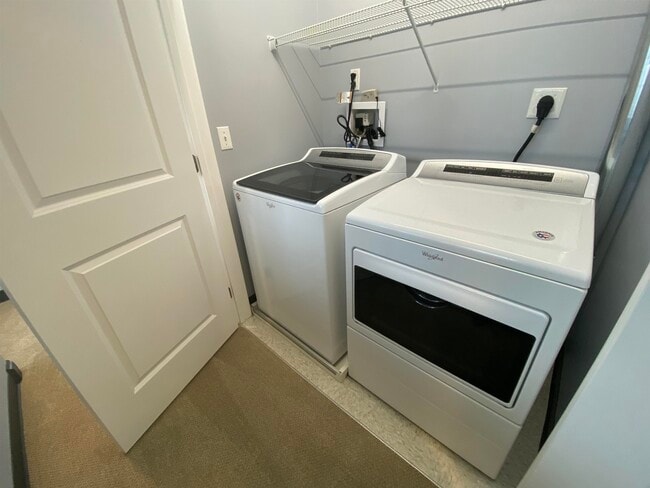Building Photo - 27 E Ridge Dr