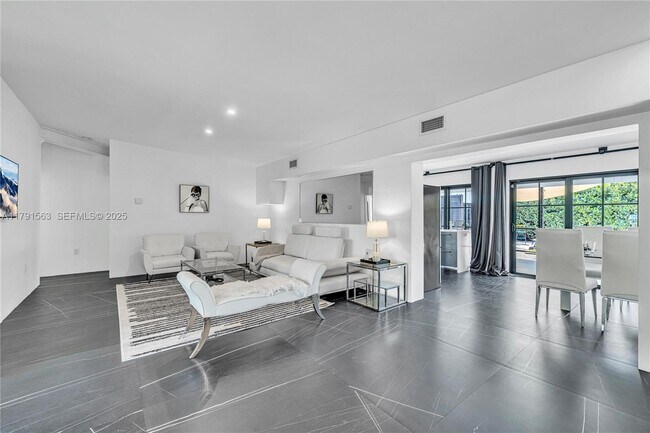 Building Photo - 560 NW 116th Terrace