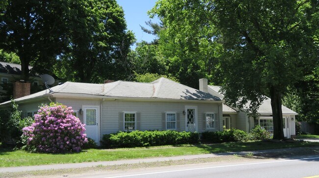 Building Photo - 395 Boston Post Rd