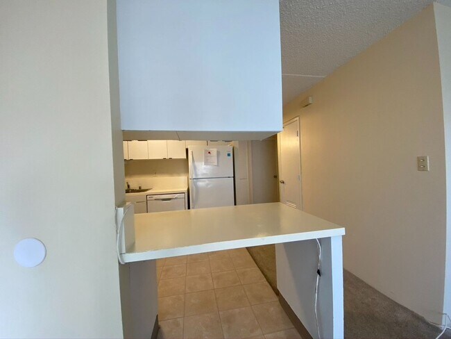Building Photo - **KEALANI 2BD/2BA/1PK WAIKIKI CONDO FOR RENT**