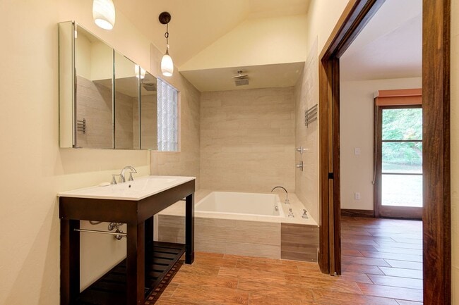 Building Photo - 2429 Cedar Oak Dr