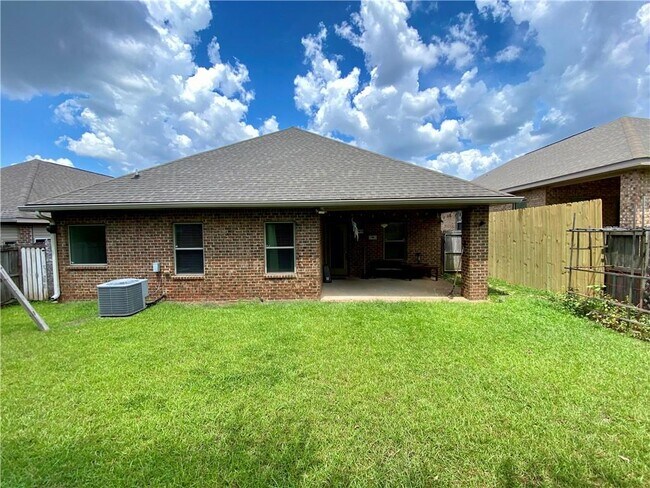 Building Photo - 6335 McMurray Pl S