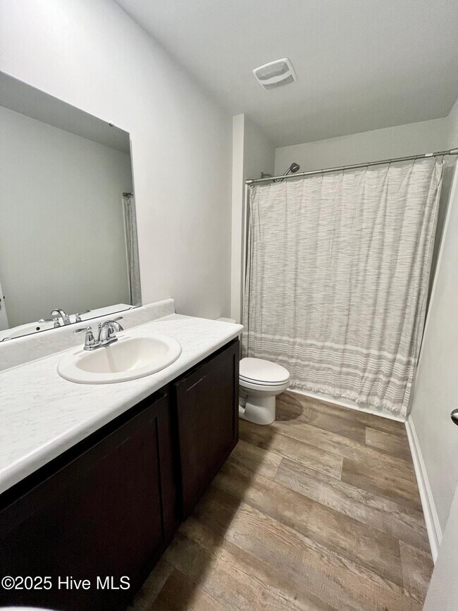 Building Photo - 421 High Ridge Ct
