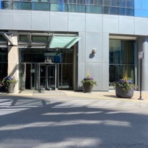 Building Photo - 450 E Waterside Dr