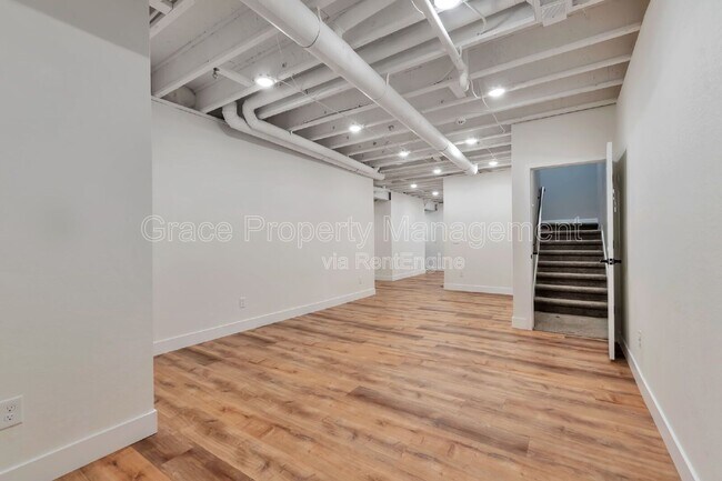 Building Photo - 4751 Ambrose Pl