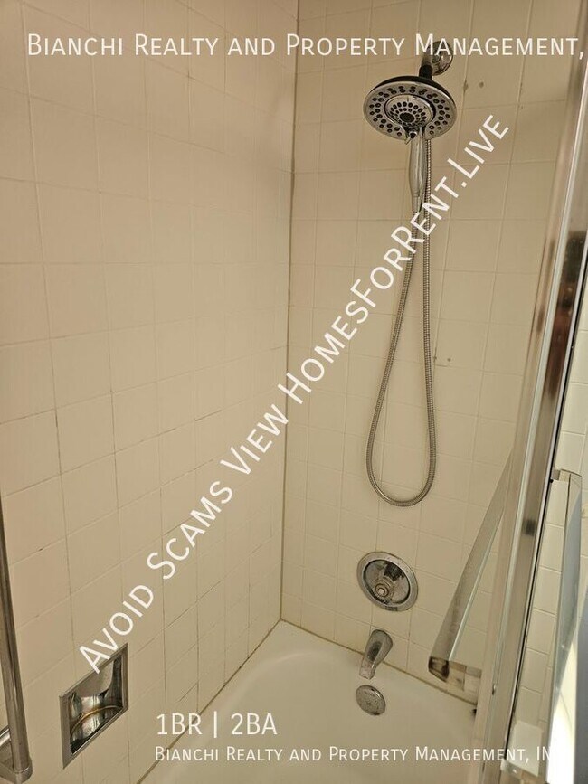 Building Photo - 4525 Cove Cir