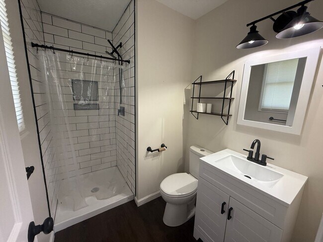 Building Photo - 3 bedroom 2.5 bathroom Home - Kingsport TN