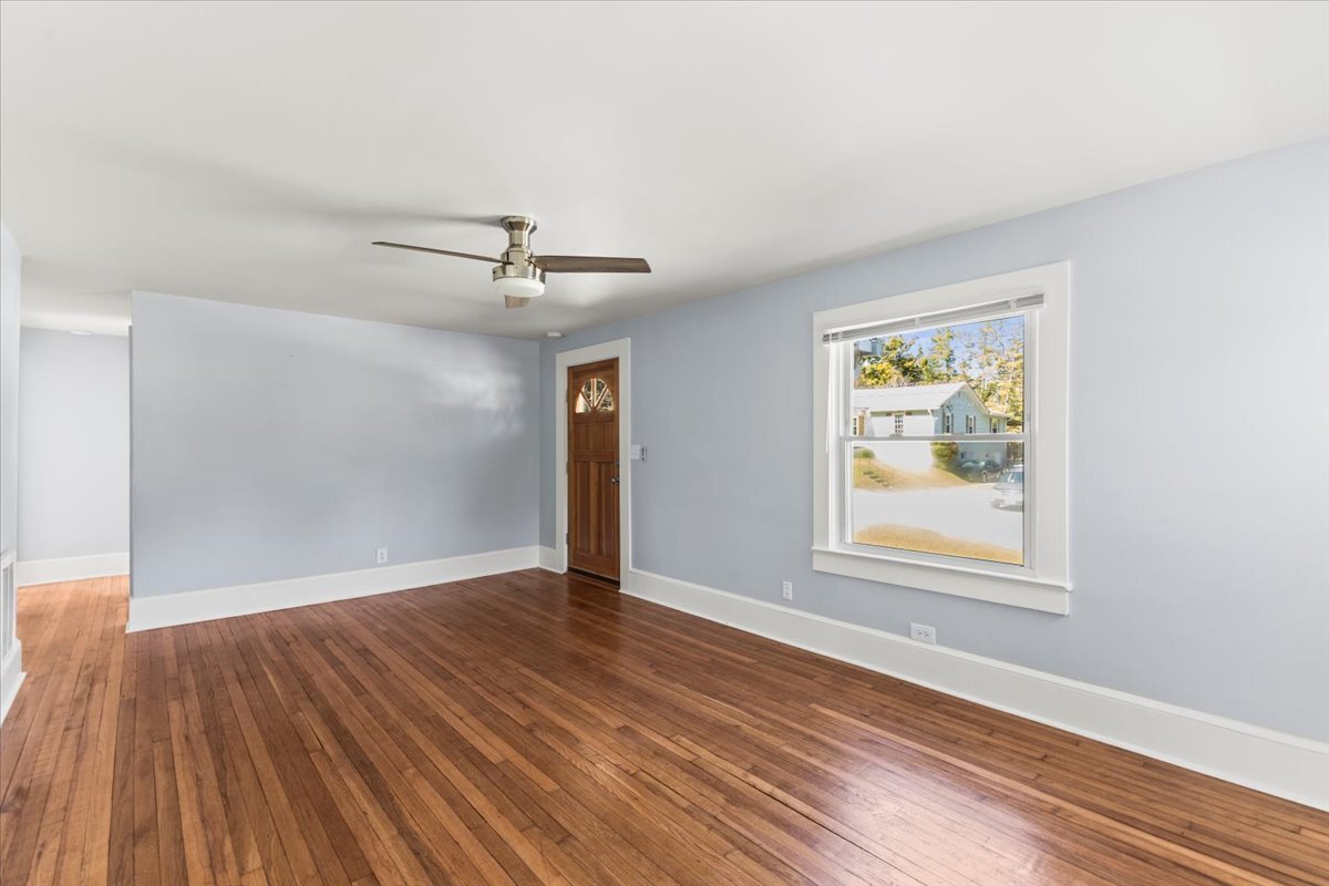 Building Photo - 10060 Central Dr