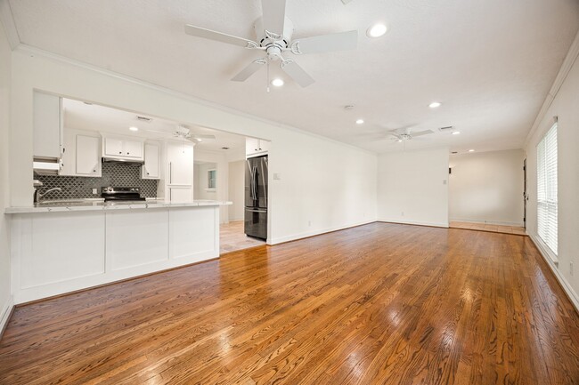 Building Photo - 9762 Tappenbeck Dr