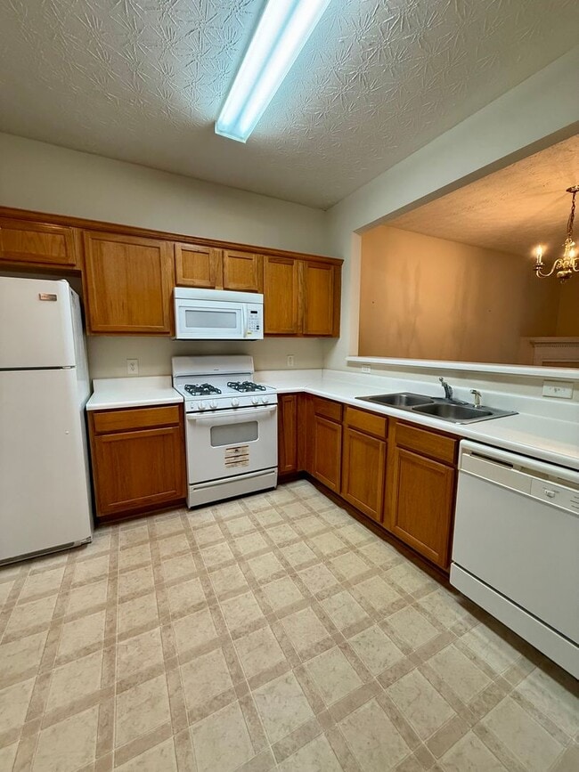 Building Photo - 2 bed/2.5 bath townhome near downtown Daws...