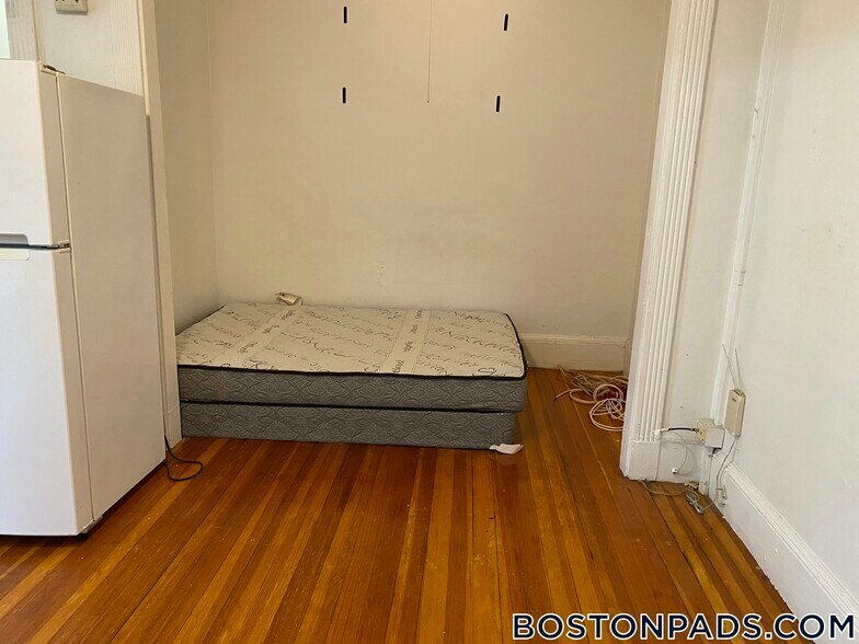 Building Photo - 64 Hemenway St