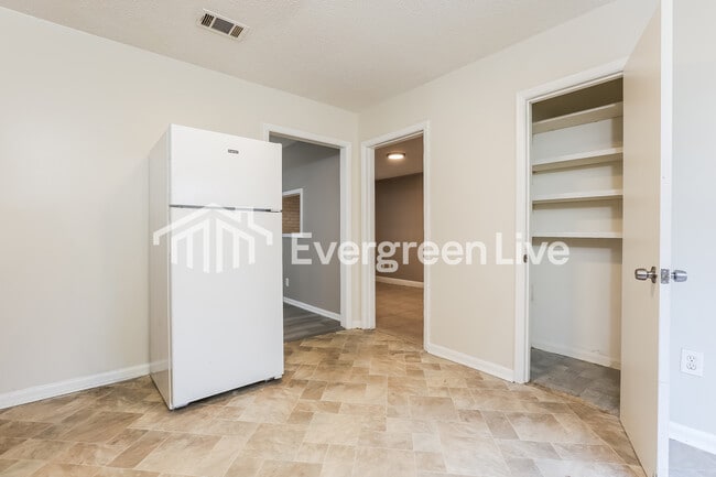 Building Photo - 8704 Duncan Dr