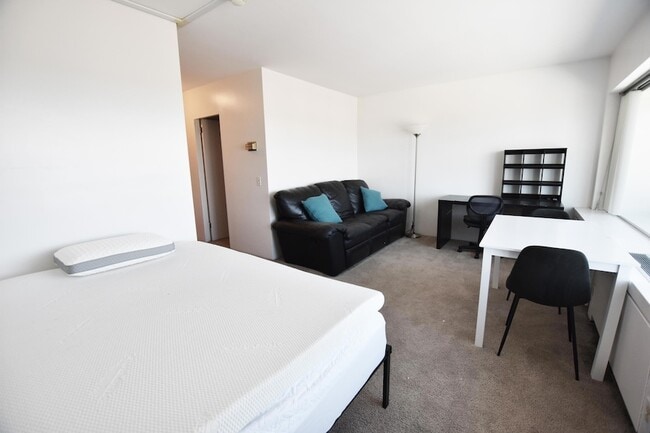 Building Photo - 555 E William St