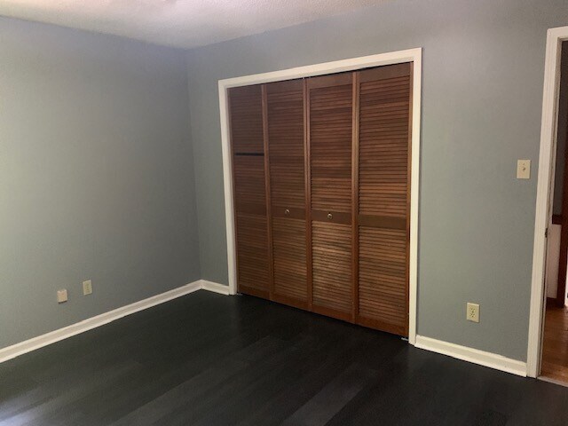 Building Photo - Large secluded 4 bedroom/2 bath in Blude Ridge Estates