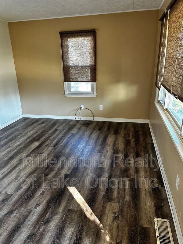 Building Photo - 6871 Continental Ave