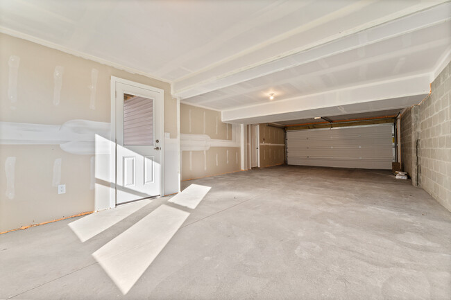 Building Photo - 705 Ravenshire Ct