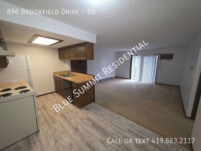 Building Photo - 896 Brookfield Dr