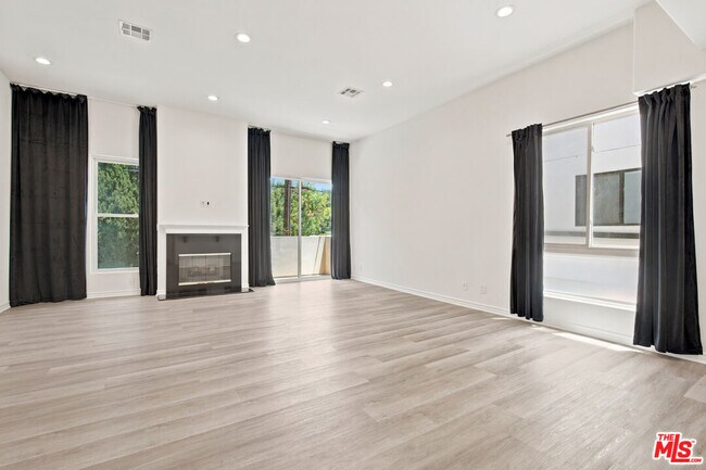 Building Photo - 4940 Laurel Canyon Blvd