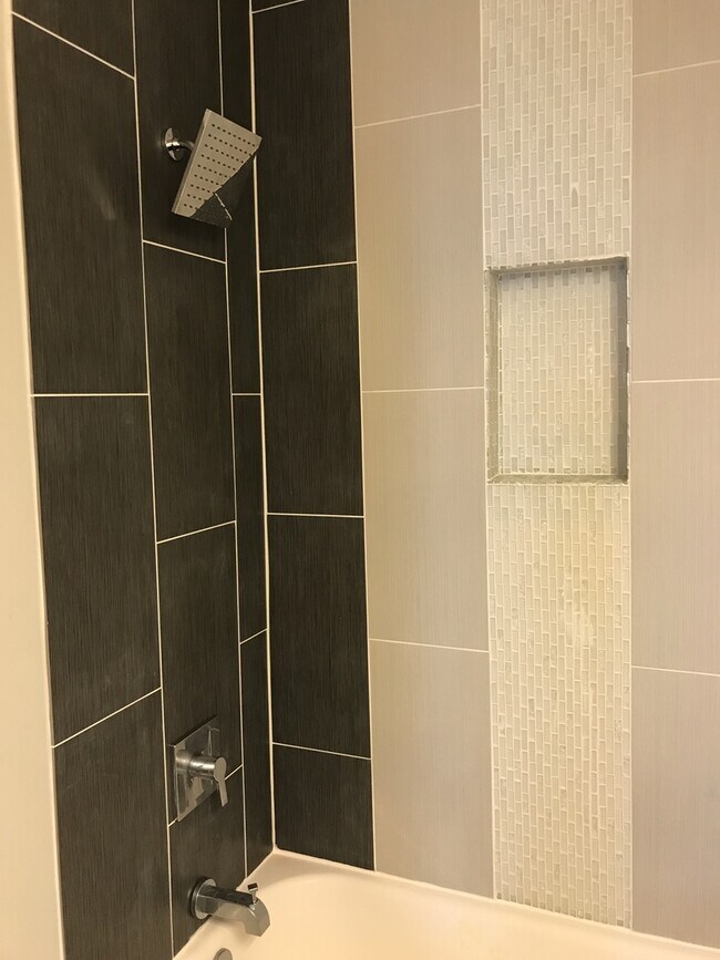 Building Photo - Charming 2 Bedroom/2.5 Bathroom Townhome in Highlandtown, MD!